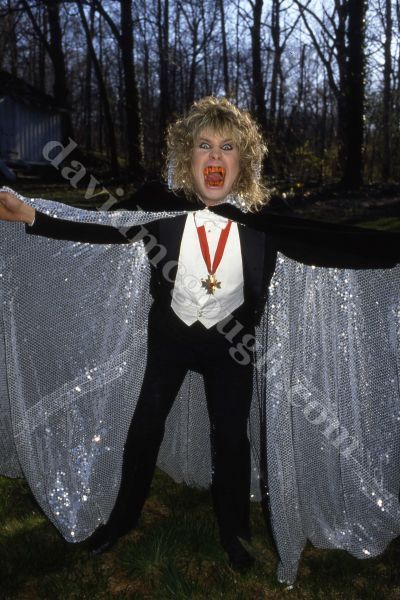 Ozzy Osbourne cape 1986 NJjpg.jpg